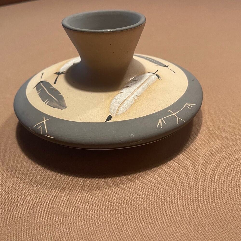 Pueblo native american handpainted pottery vase signed 1985